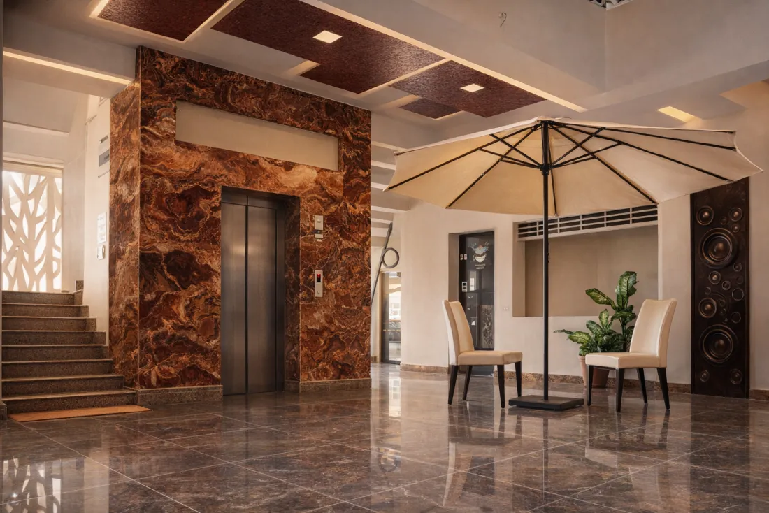 Addo Luxuria entrance foyer with polished marble and a seating nook